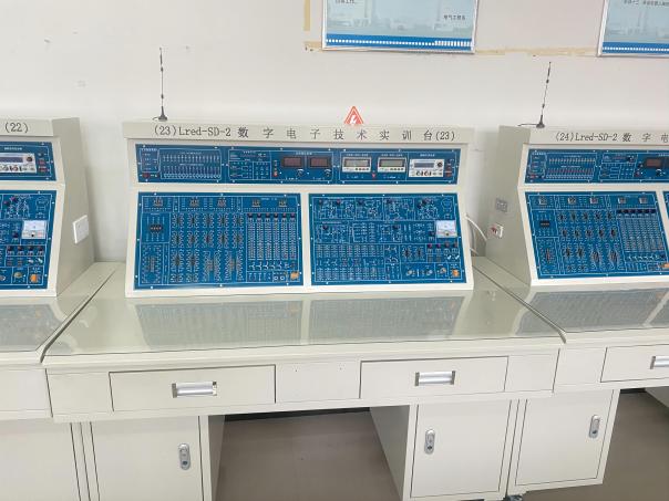 河北機電職業技術學院40臺數字電子技術實訓臺交付、培訓